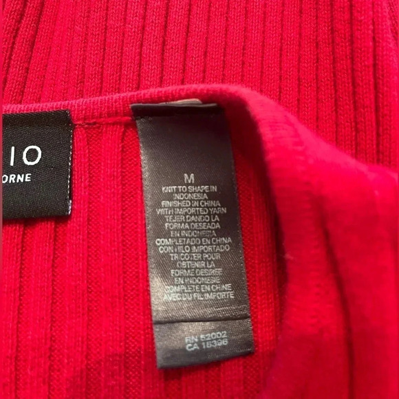Studio by Liz Claiborne pullover red long sleeve top. Size M - Picture 10 of 12